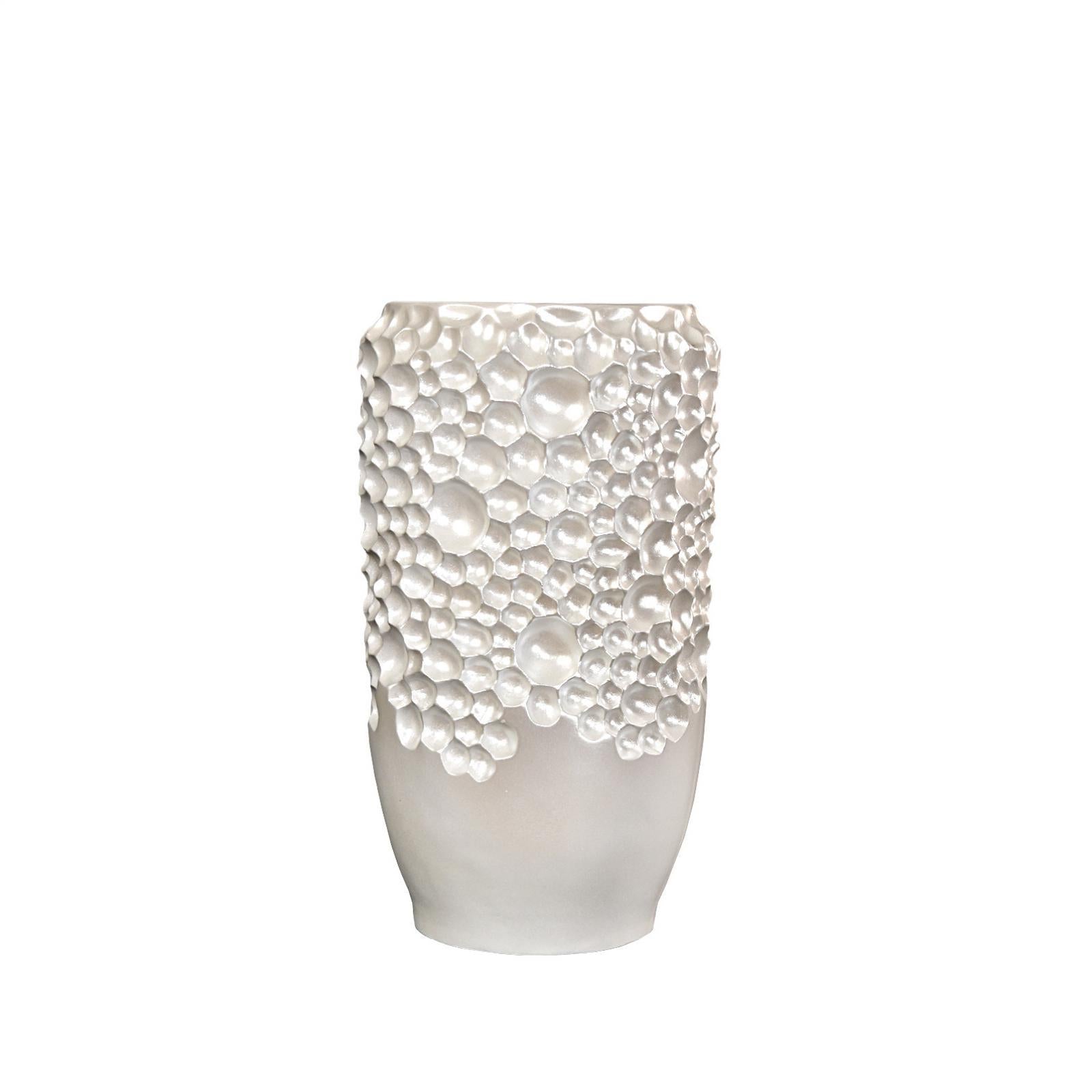 vien vertical small white vase